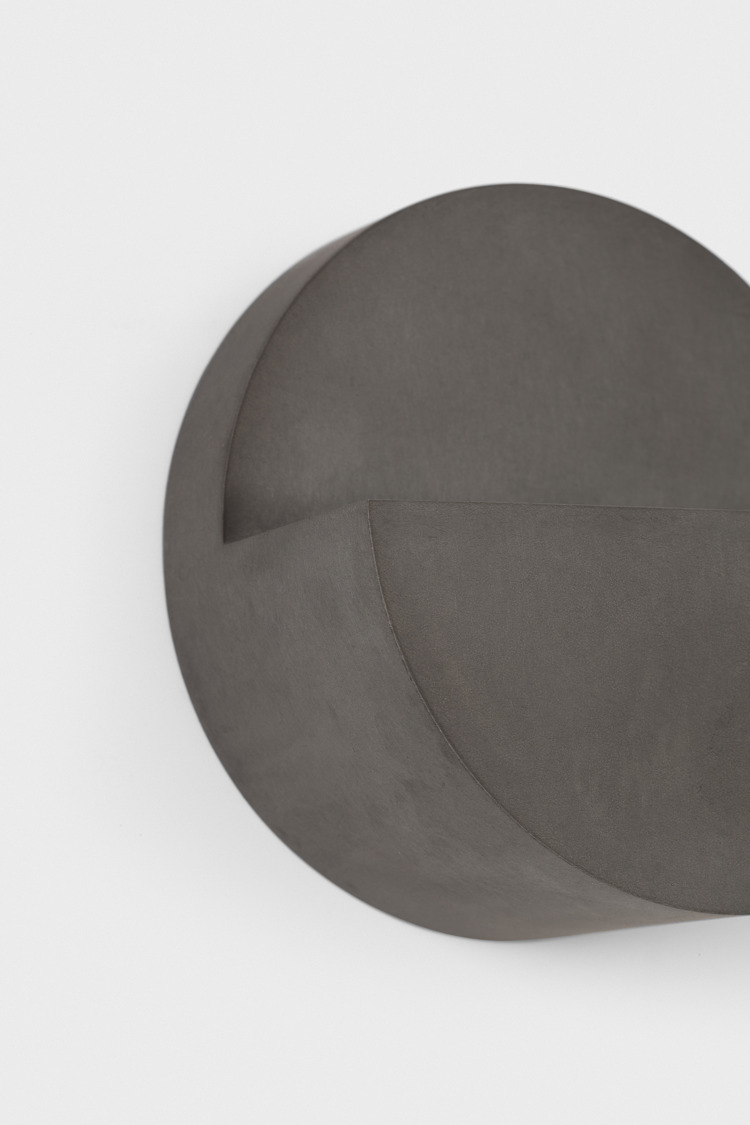 Impulse Round Wall Black Structure