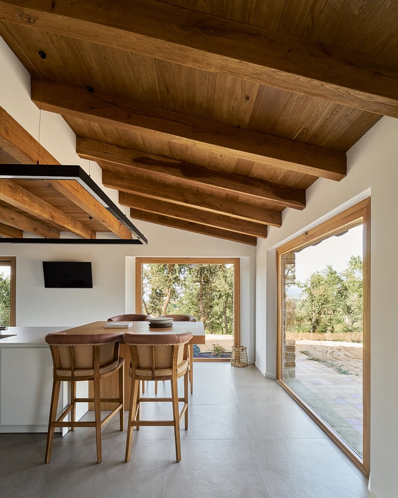 Corner linear lighting above kitchen island